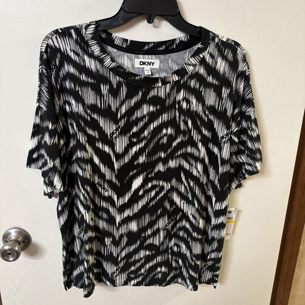 DKNY Women's Blurred Zebra Print Top,Short Sleeve Animal Print ,Size M
